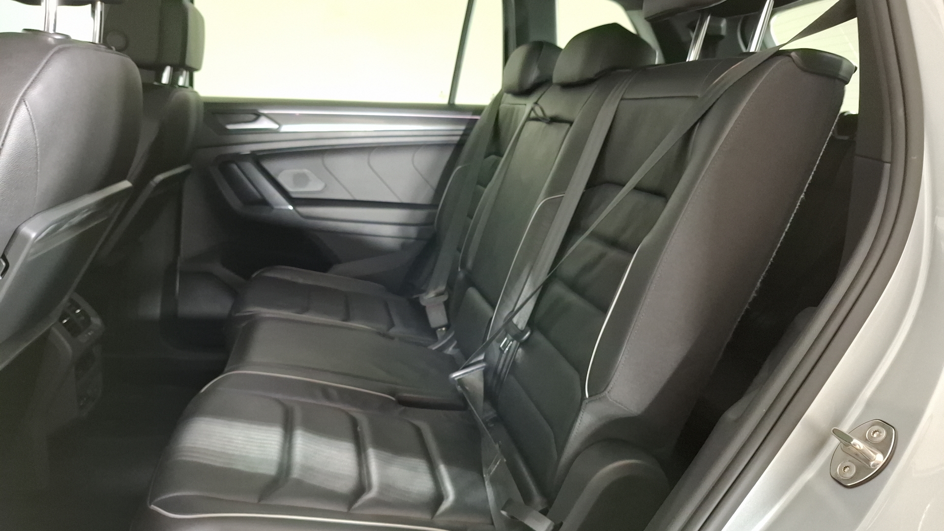 Volkswagen Tiguan — foto 15 de 18
