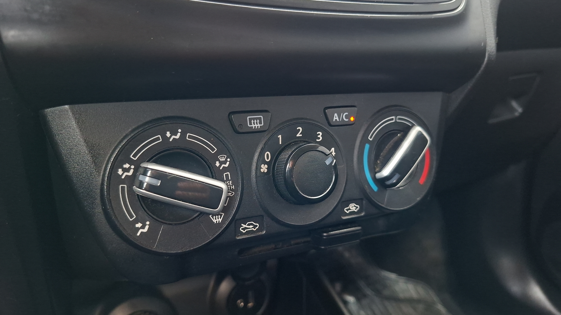 Suzuki Dzire — foto 14 de 14