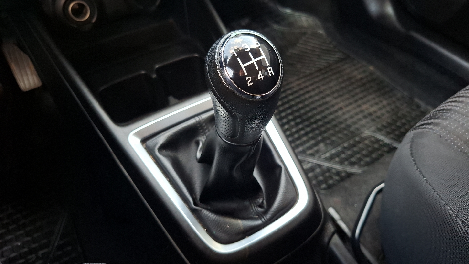 Suzuki Dzire — foto 11 de 14