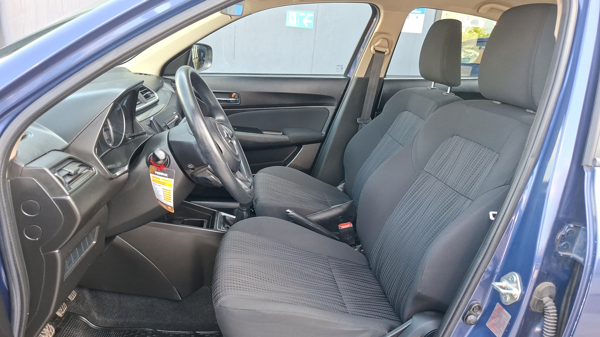 Suzuki Dzire — foto 12 de 14