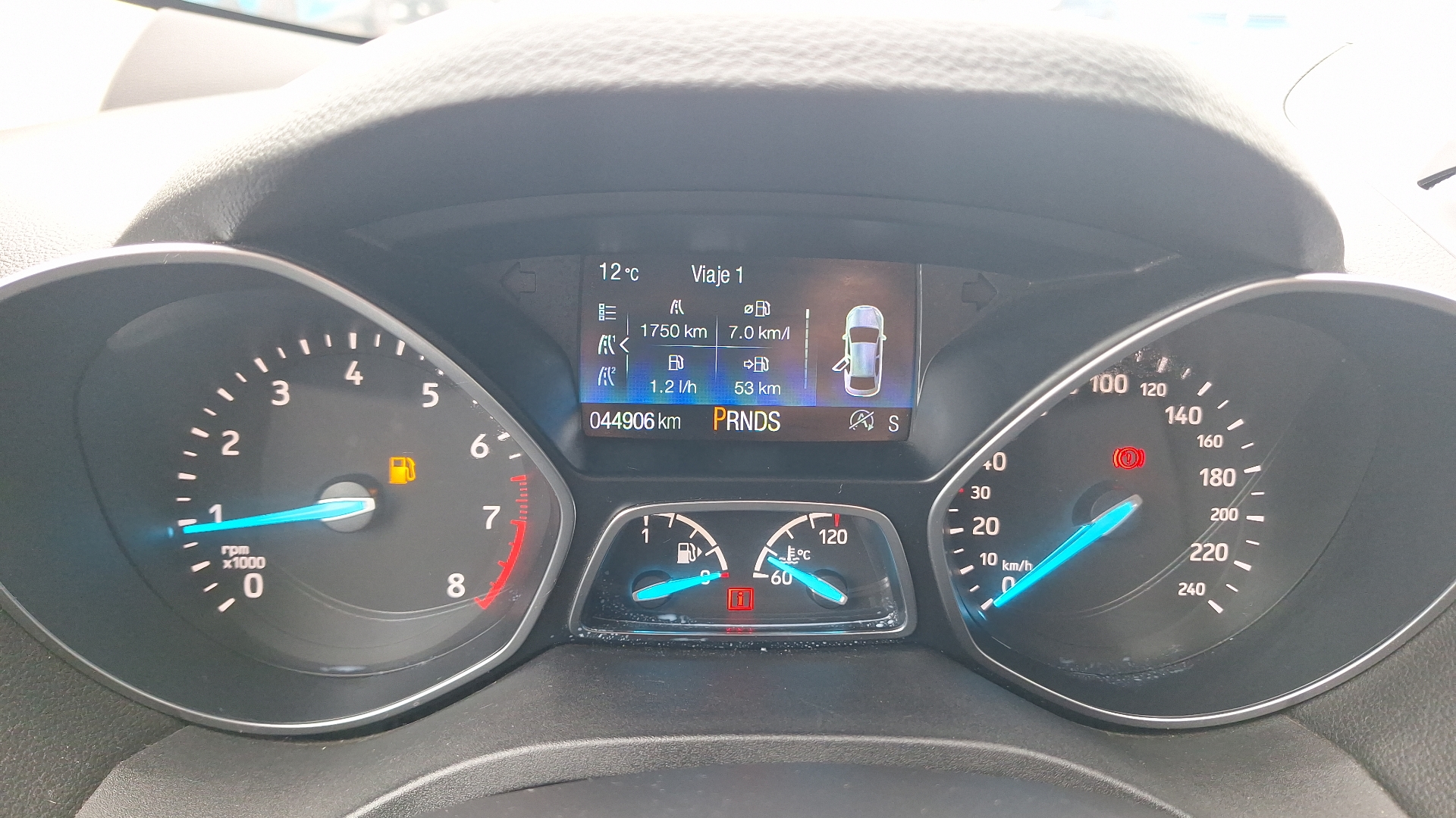 Ford Escape — foto 9 de 15