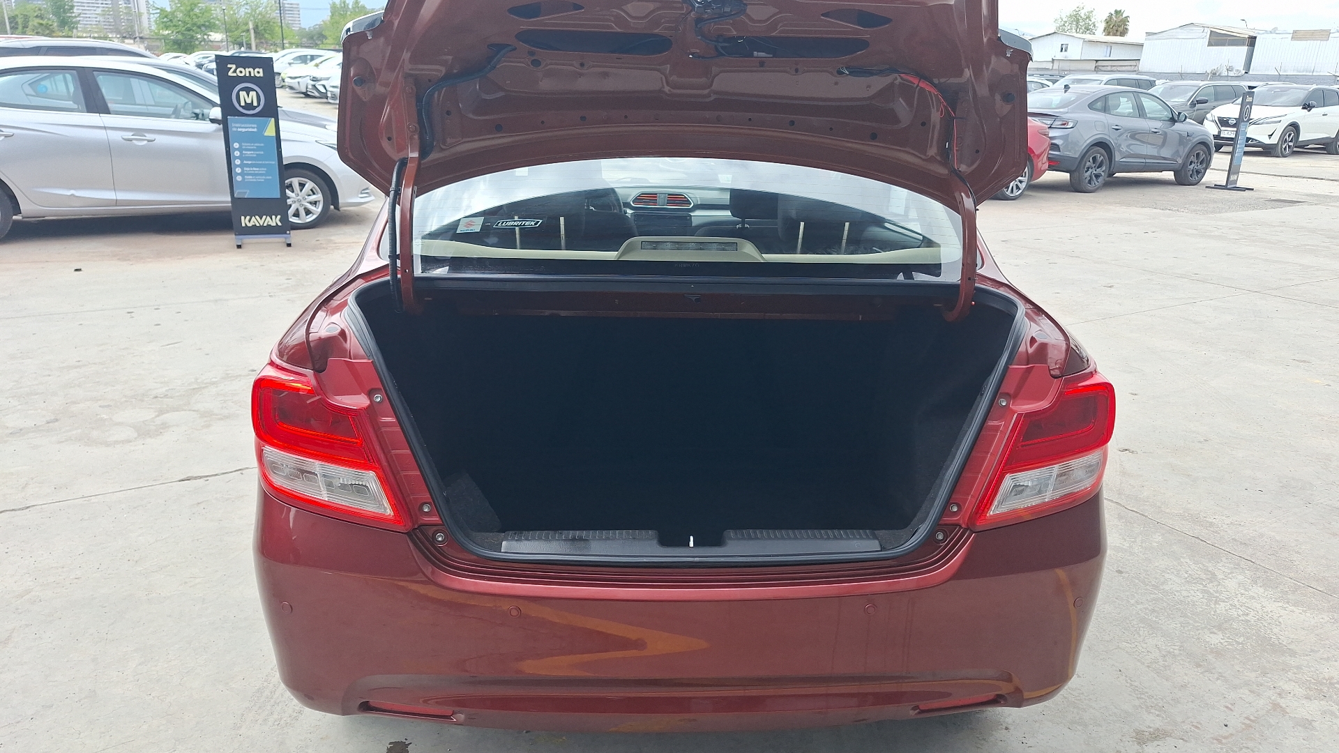 Suzuki Dzire — foto 4 de 15
