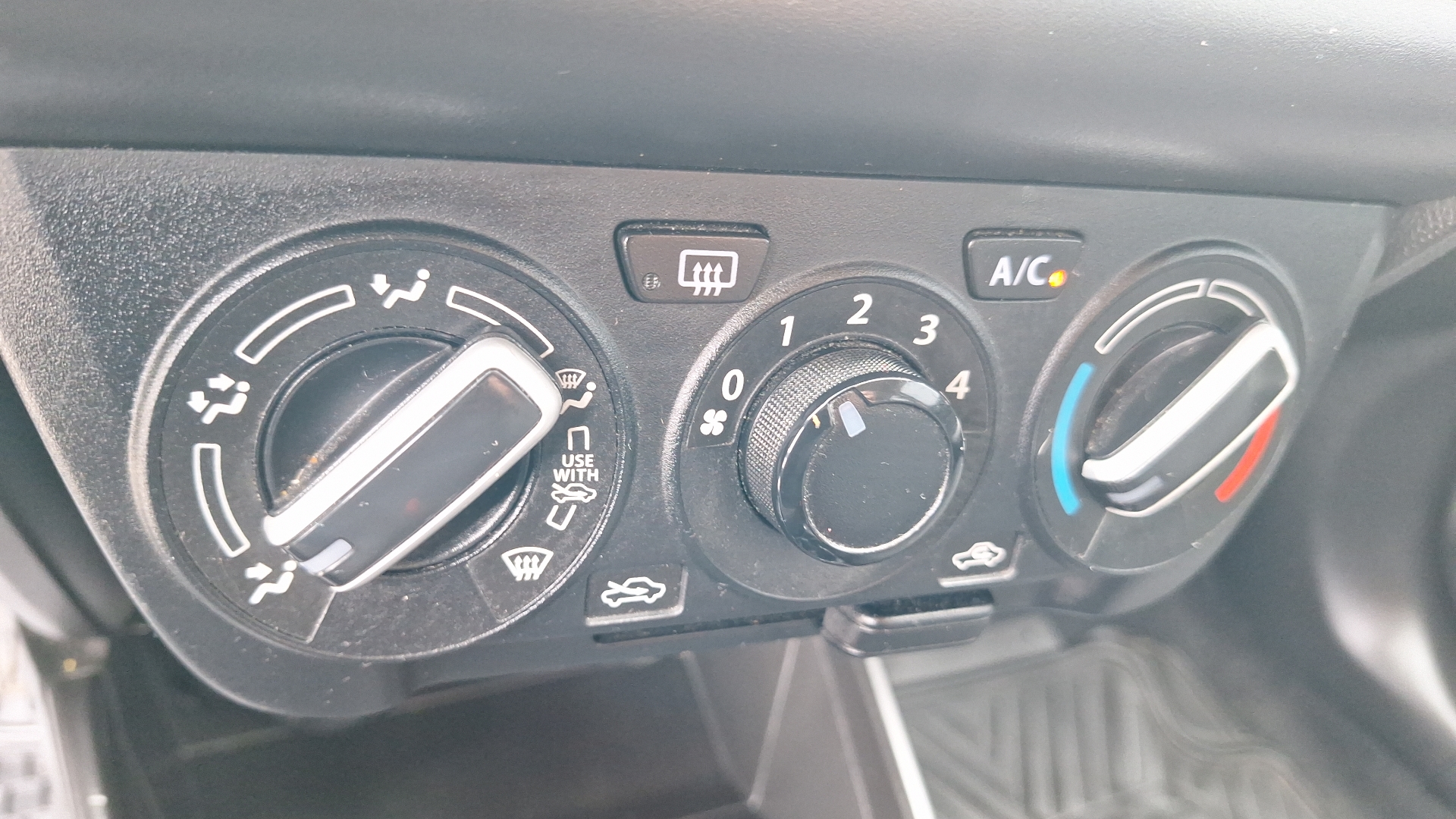 Suzuki Dzire — foto 15 de 15