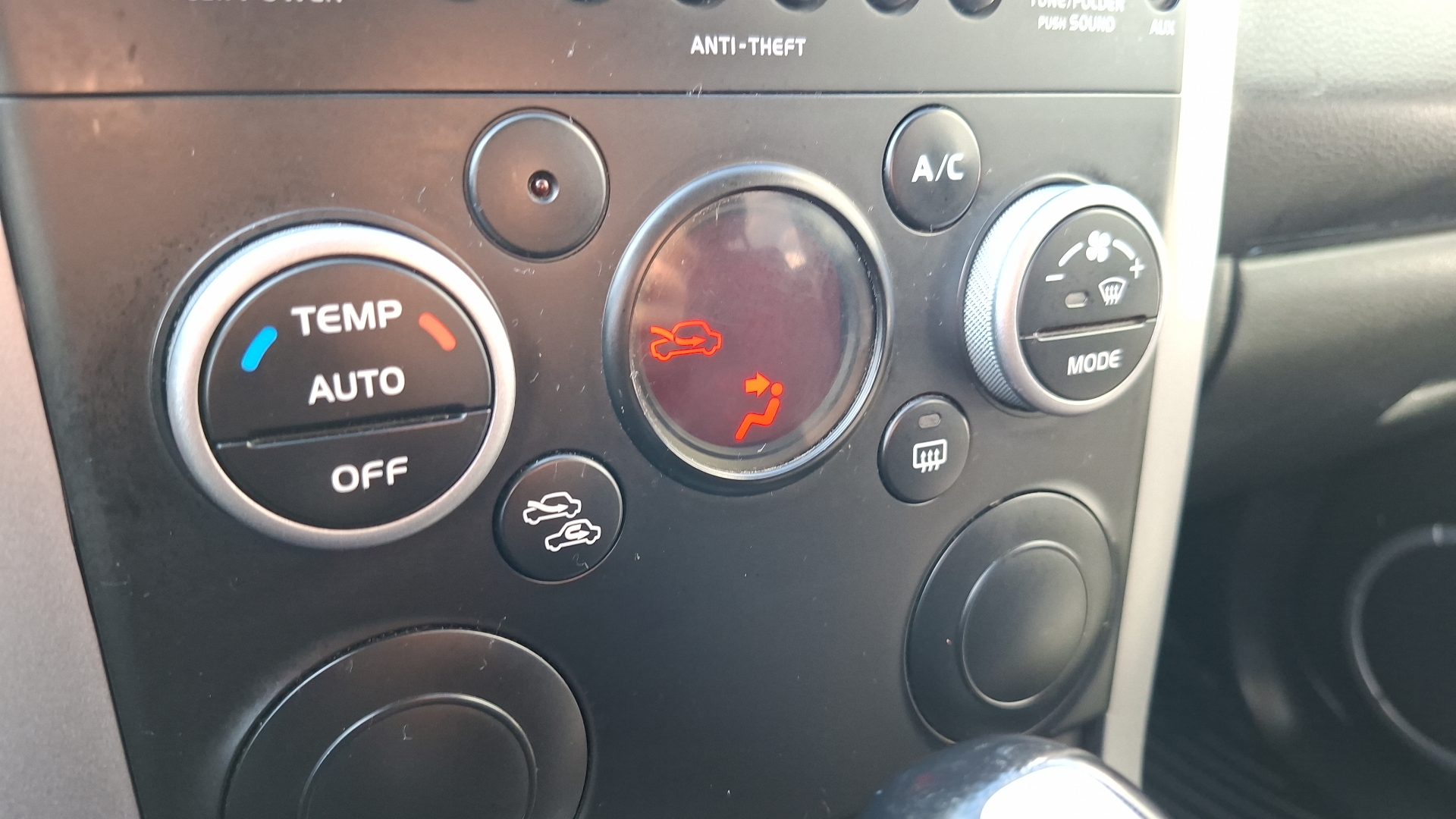 Suzuki Grandnomade — foto 14 de 15