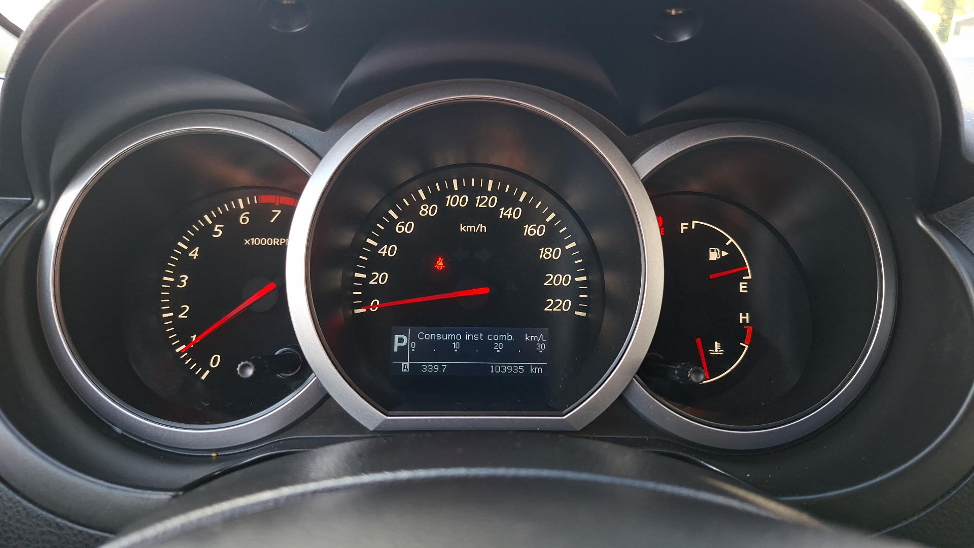 Suzuki Grandnomade — foto 9 de 15