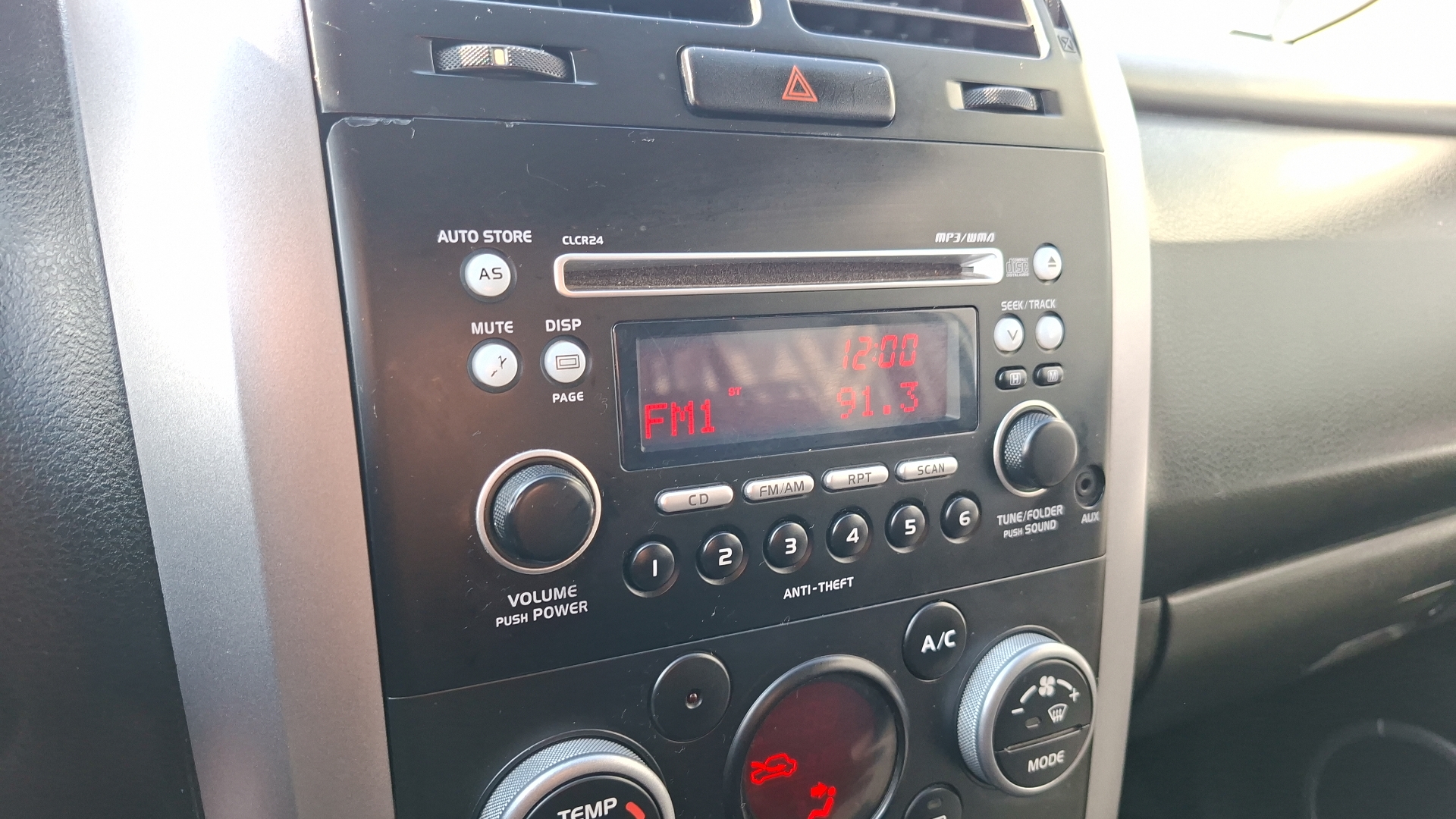 Suzuki Grandnomade — foto 10 de 15