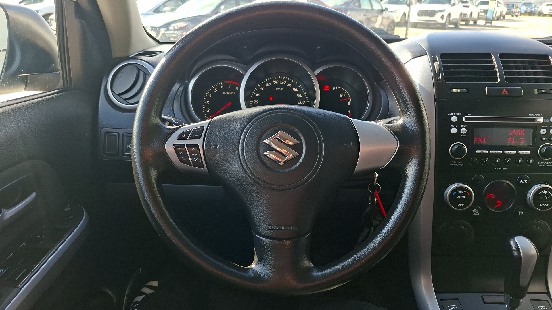 Suzuki Grandnomade — foto 8 de 15