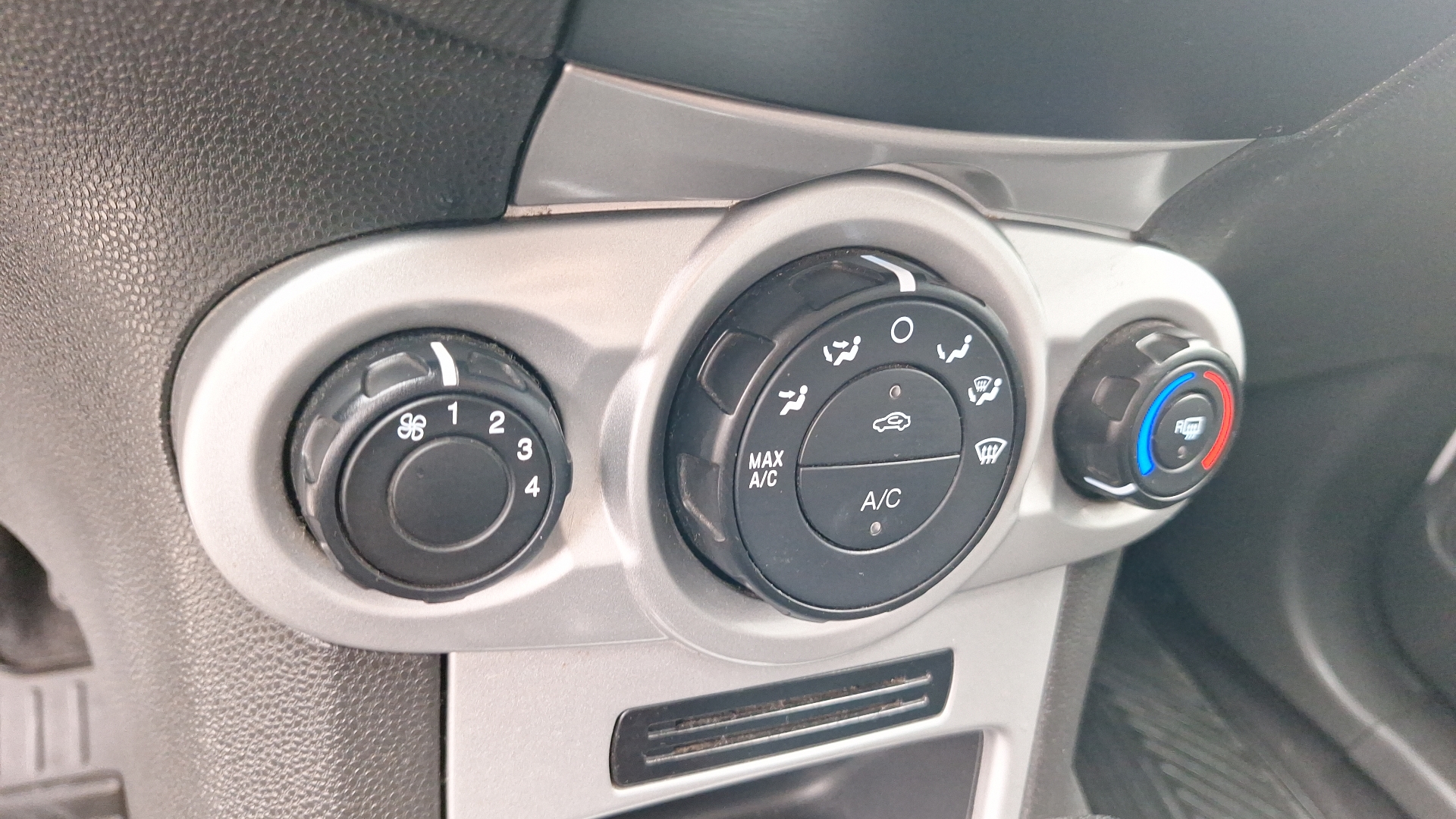 Ford Fiesta — foto 14 de 14