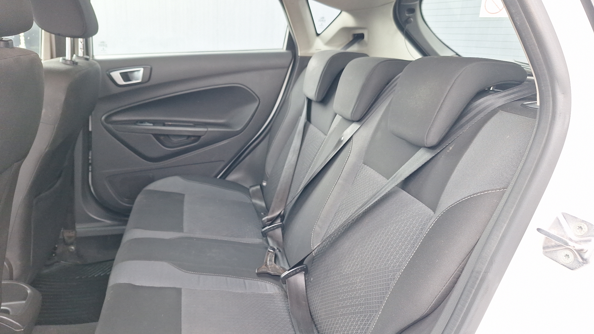 Ford Fiesta — foto 12 de 14