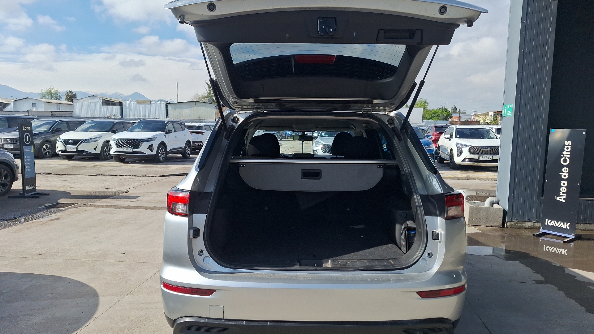 Mitsubishi Outlander — foto 4 de 15