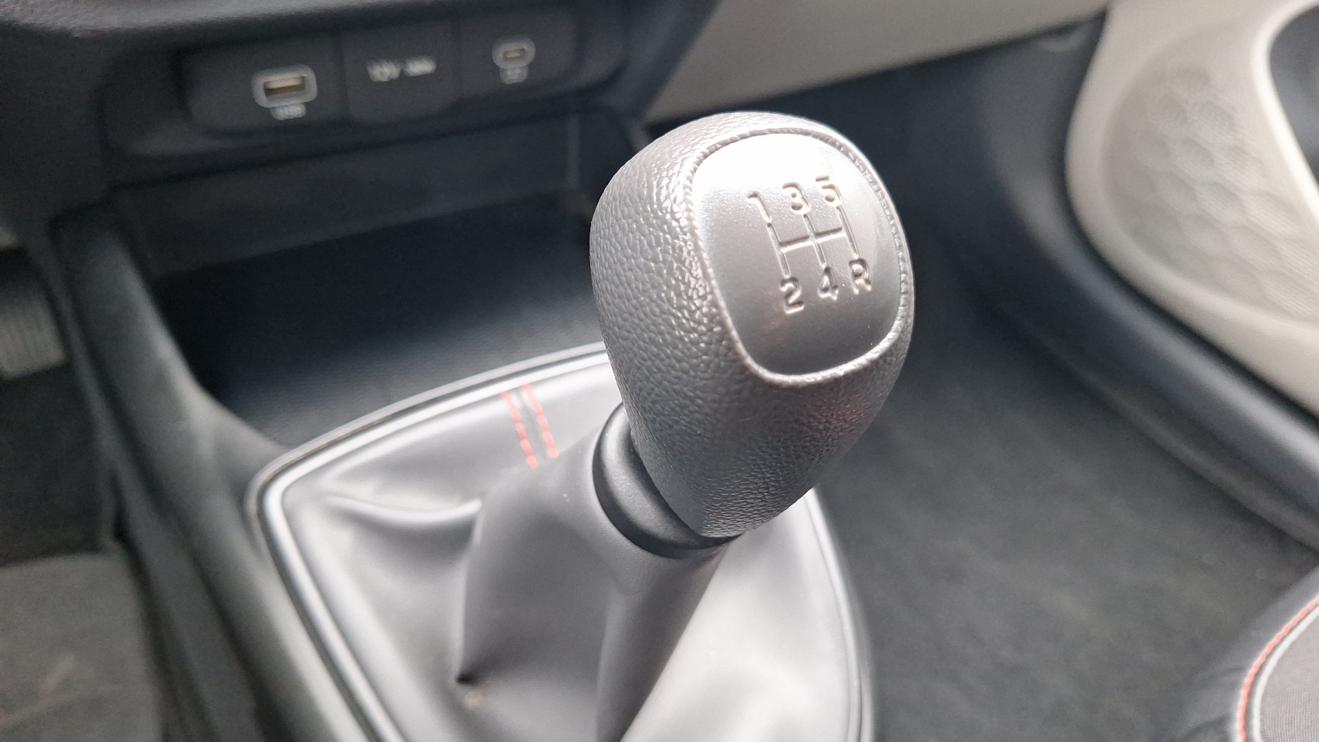 Hyundai Grand I10 — foto 11 de 15