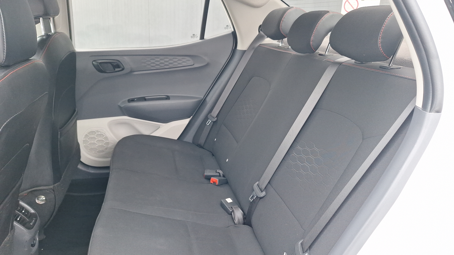 Hyundai Grand I10 — foto 13 de 15