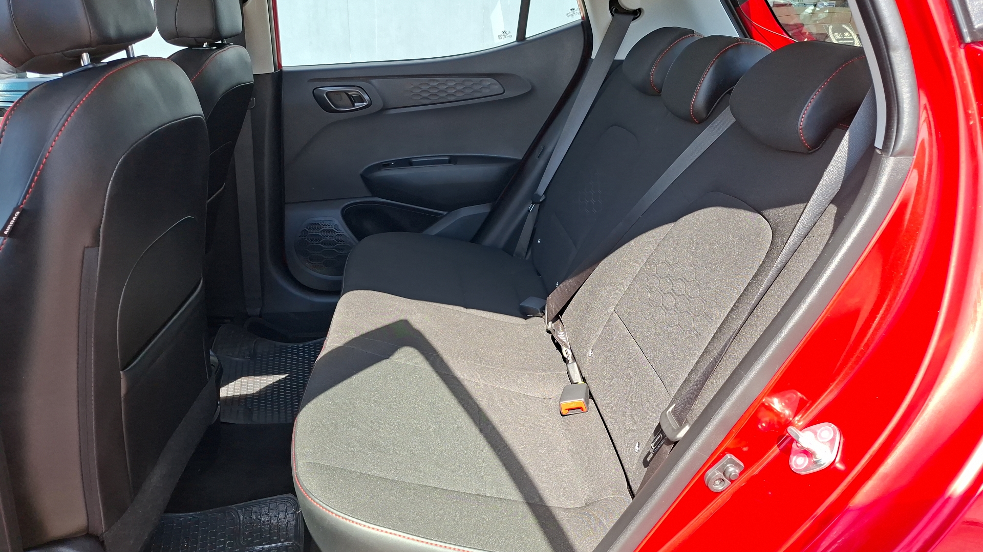 Hyundai Grand I10 — foto 14 de 15