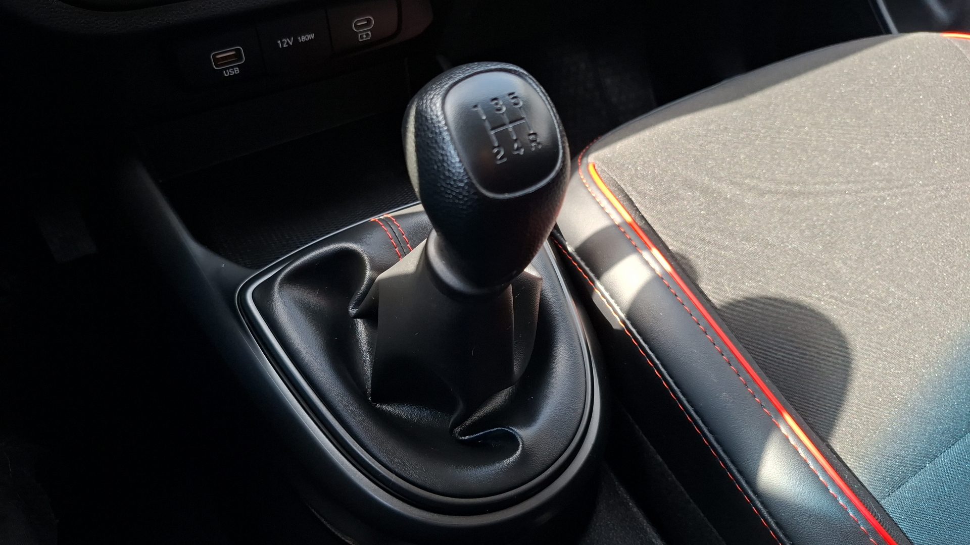 Hyundai Grand I10 — foto 11 de 15