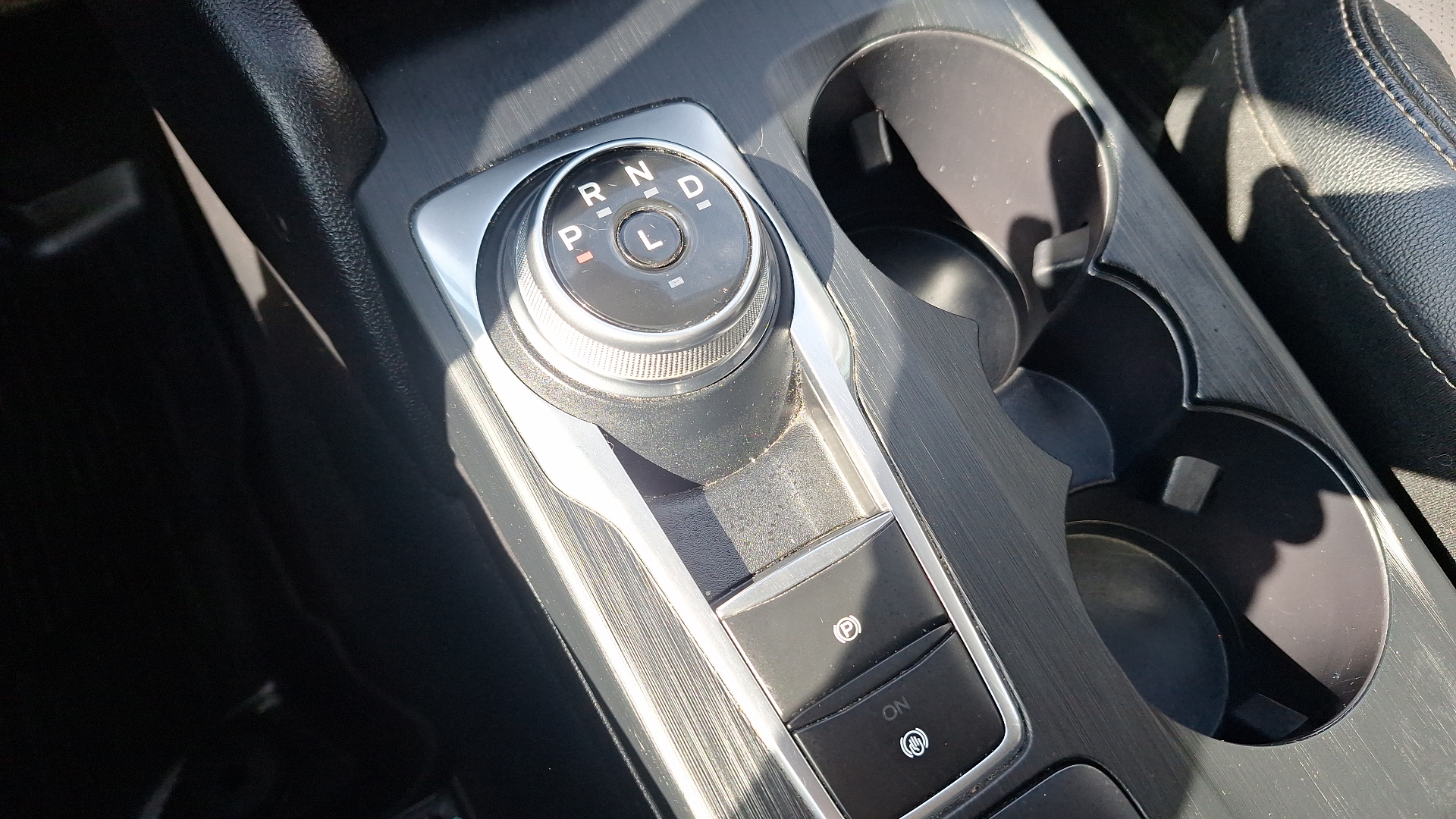 Ford Escape — foto 11 de 16