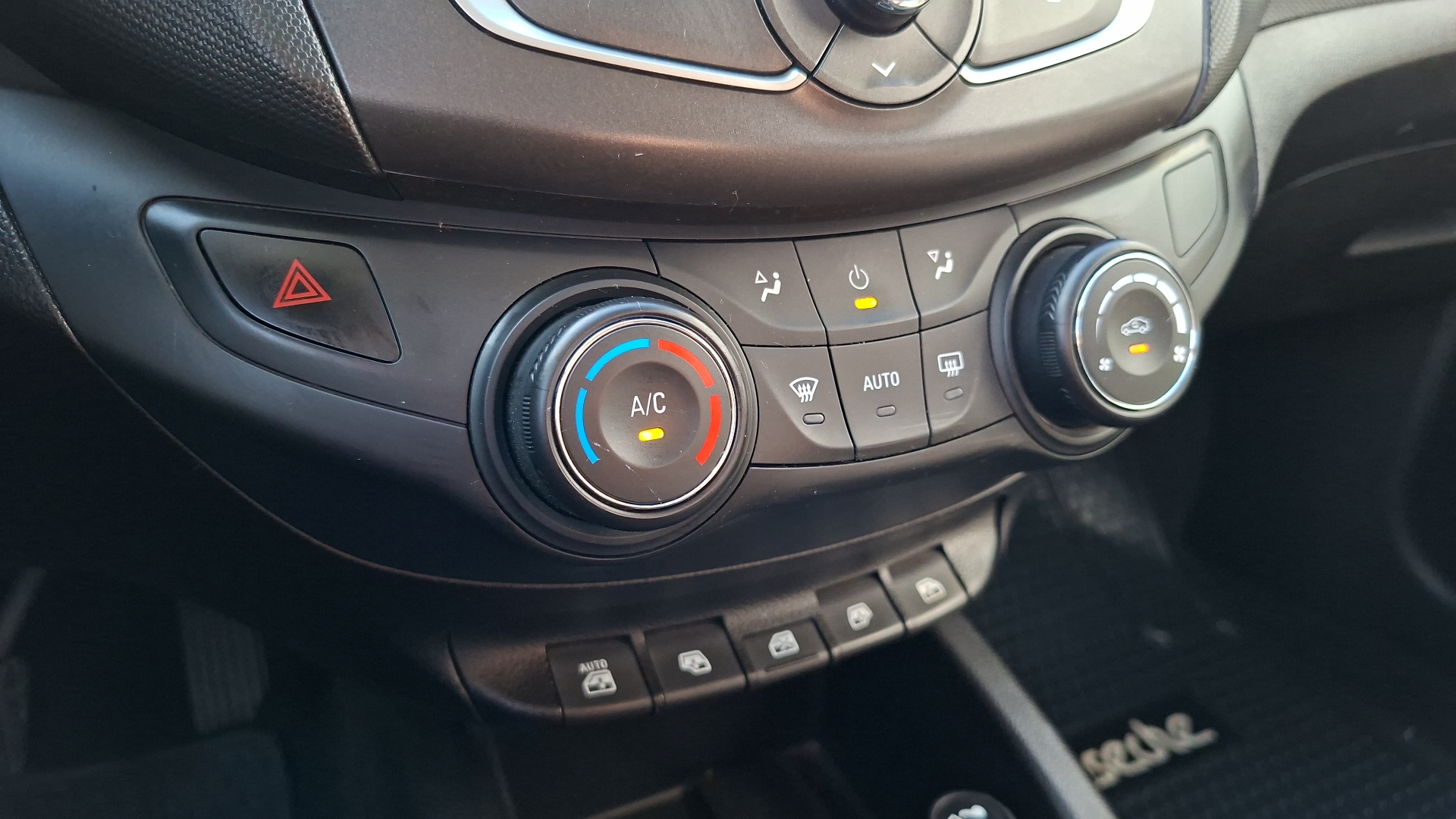 Chevrolet Sail — foto 14 de 14