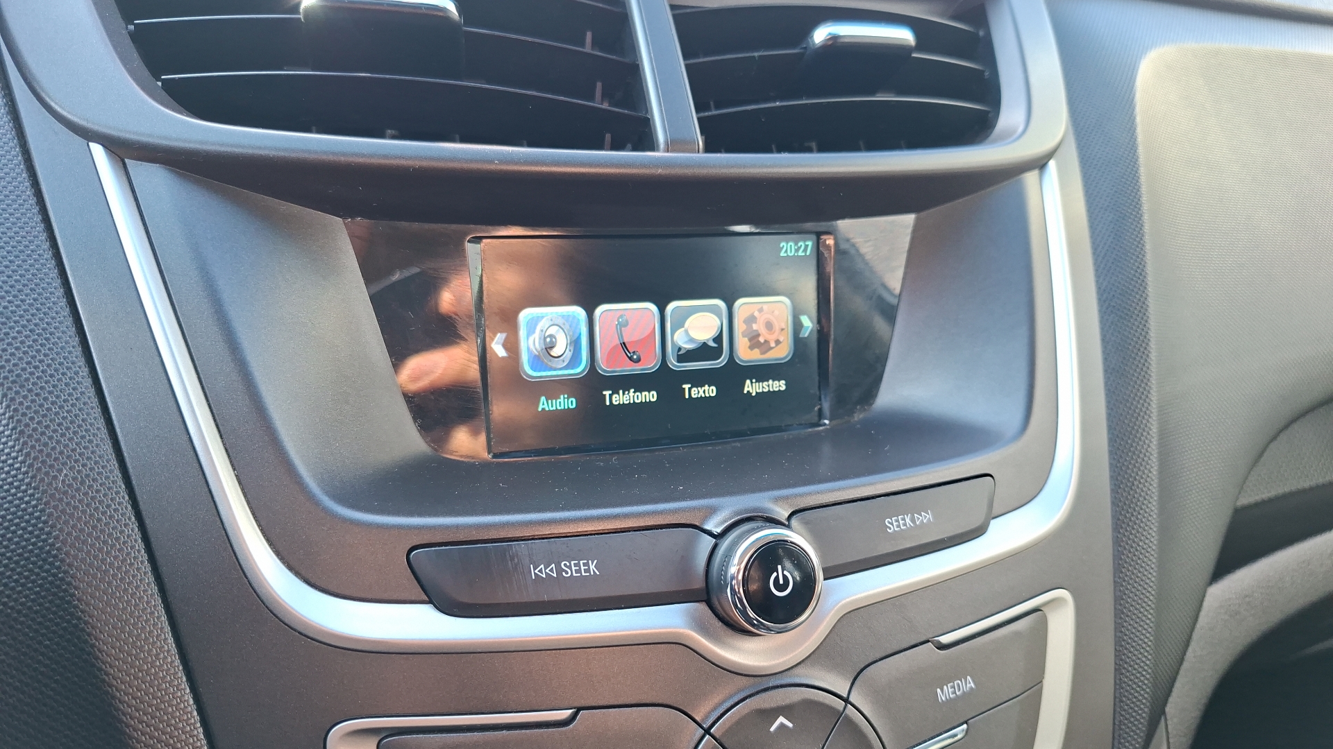 Chevrolet Sail — foto 10 de 14