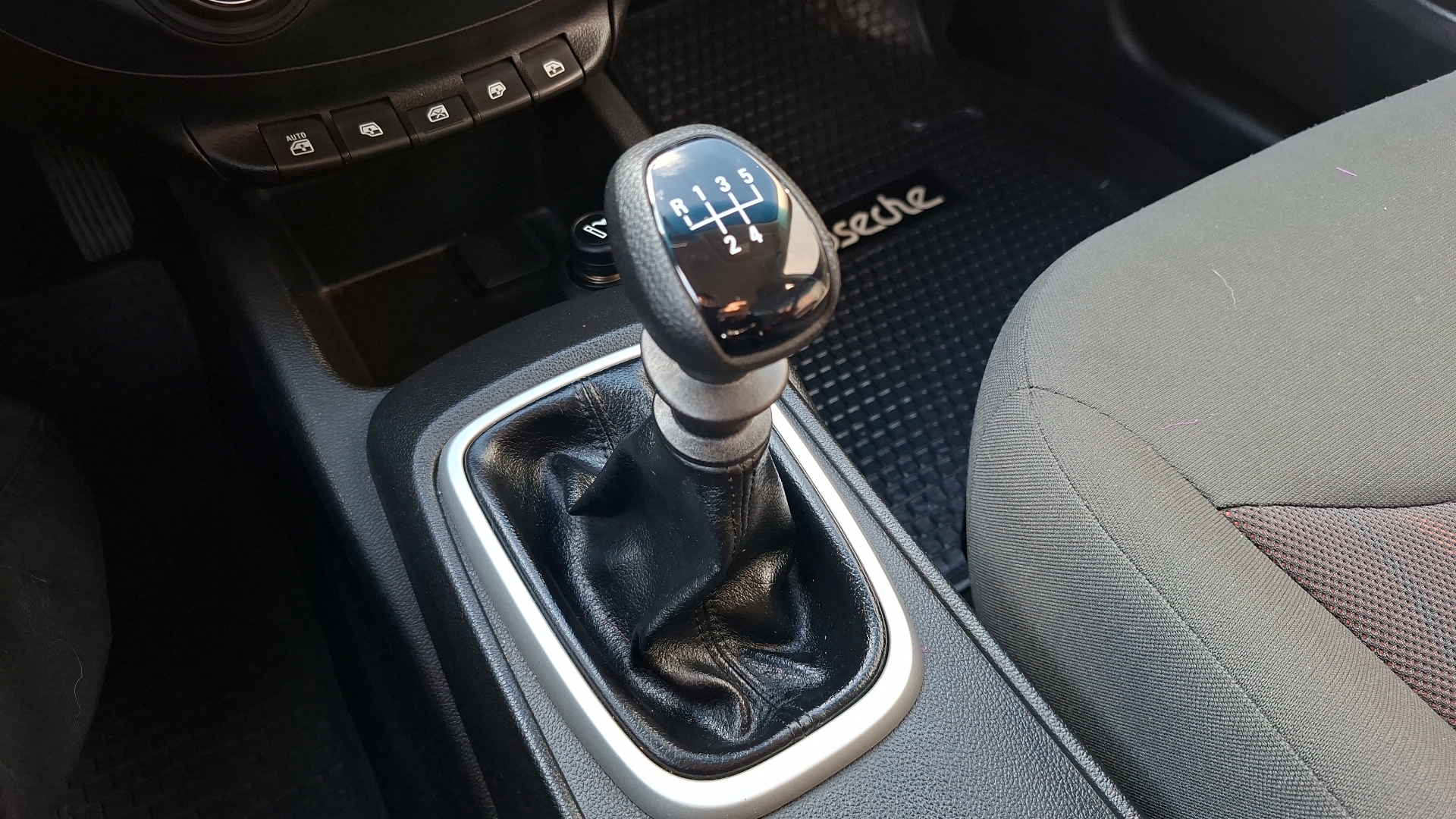 Chevrolet Sail — foto 11 de 14