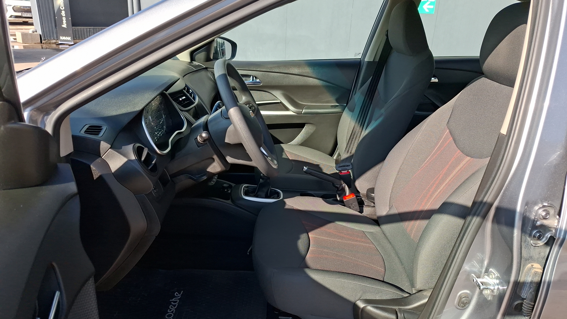 Chevrolet Sail — foto 12 de 14