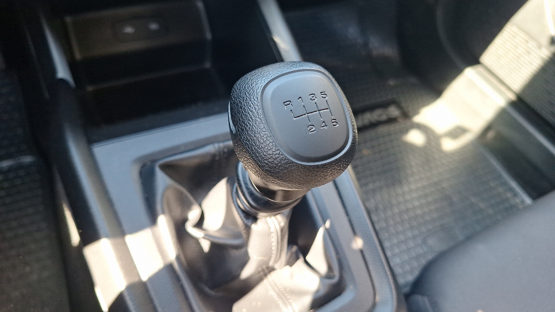 Chevrolet Sail — foto 10 de 14